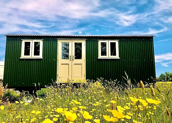 The Old Post Office - Luxurious Shepherds Hut \'Far From The Madding Crowd\' Based In Rural Dorset.